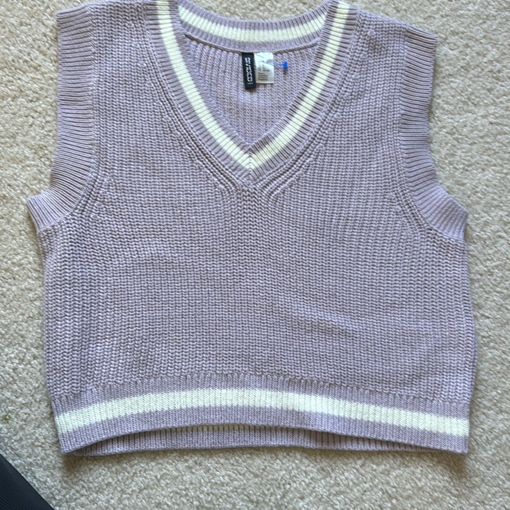 Women’s v-neck sweater vest